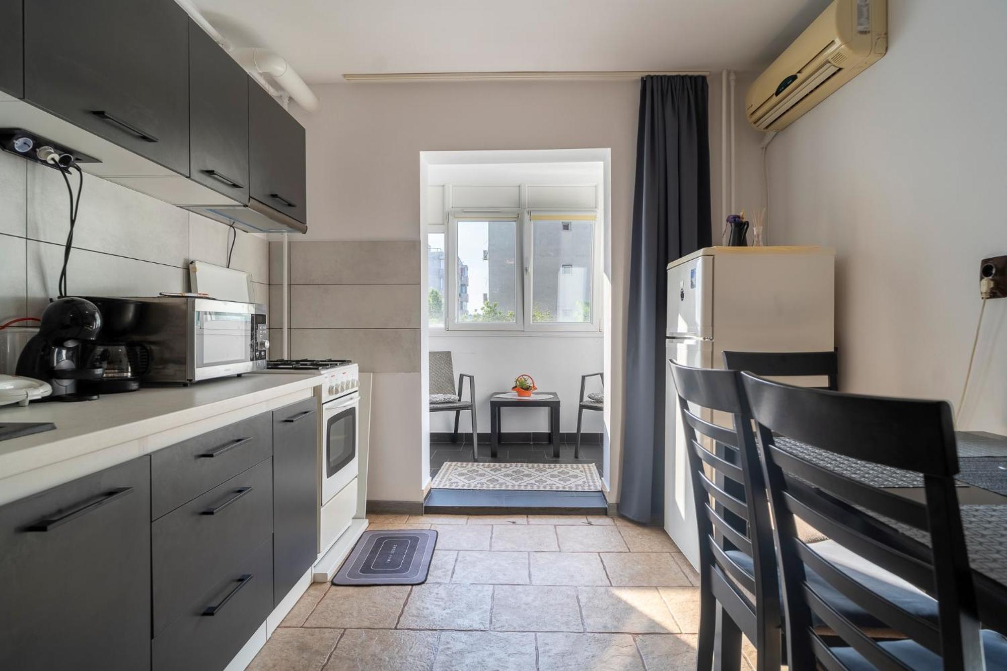 Rustic & Spacious 3Br Apartment Bucharest Exterior photo