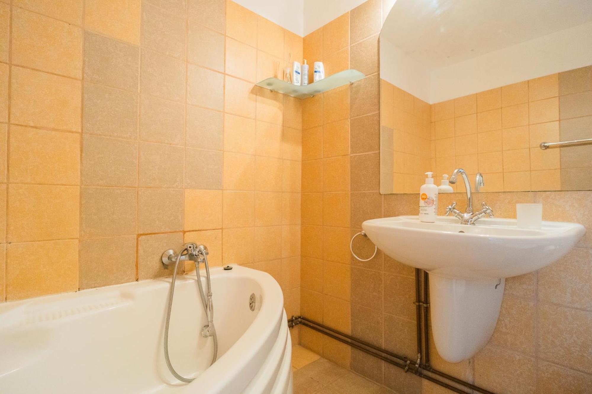 Rustic & Spacious 3Br Apartment Bucharest Exterior photo