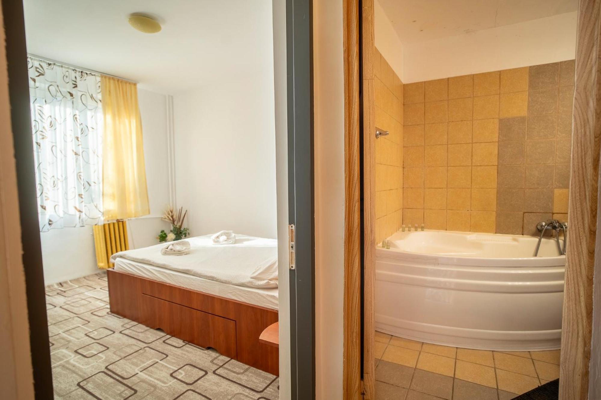 Rustic & Spacious 3Br Apartment Bucharest Exterior photo